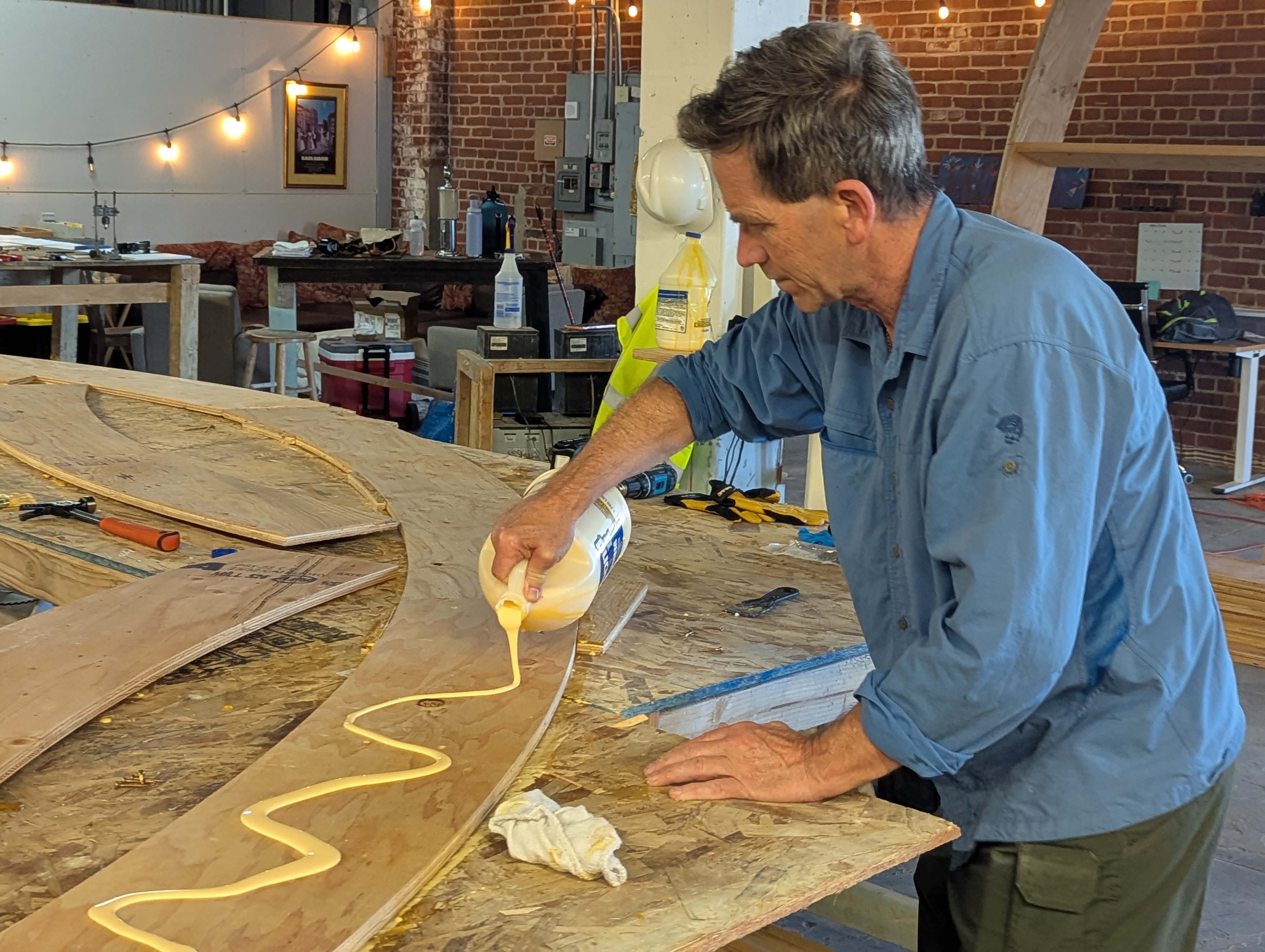 Applying glue to a wooden component